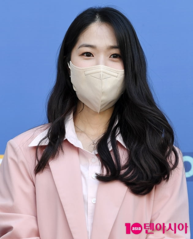 [TEN 포토] 김혜윤 '마스크 넘어 청순한 미모'