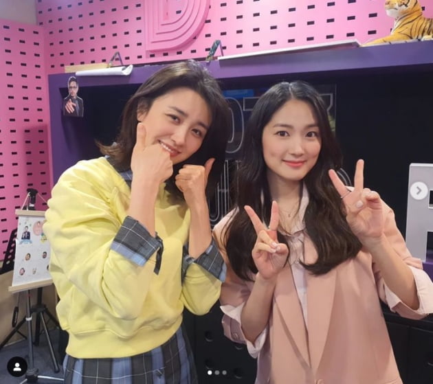 박하선, 김혜윤과 상큼 발랄하게...봄을 입은 여신들[TEN★]