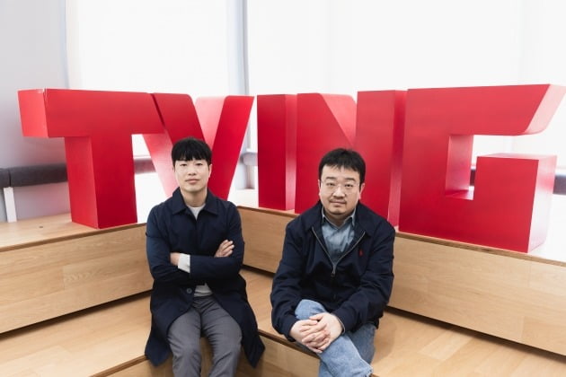 탁재영 작가(왼쪽), 연상호 감독./사진제공=티빙