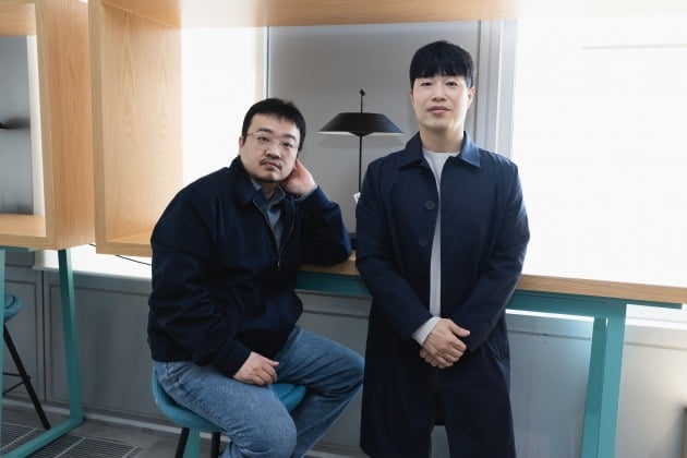 연상호 감독(왼쪽), 탁재영 작가./사진제공=티빙