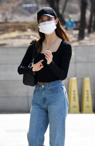 [TEN 포토] 이미주 '많은 카메라에 당황'