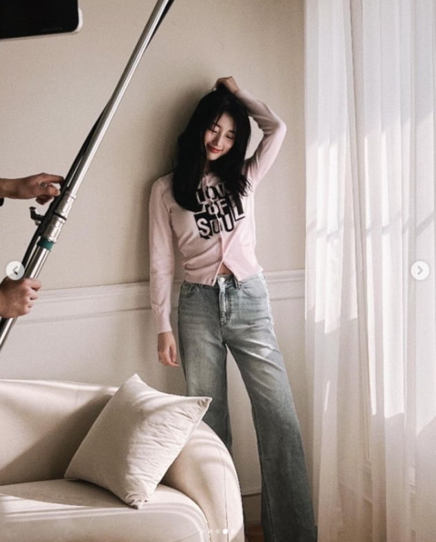수지, 청바지 핏이 잘어울리는 그녀...봄의 여신[TEN★]