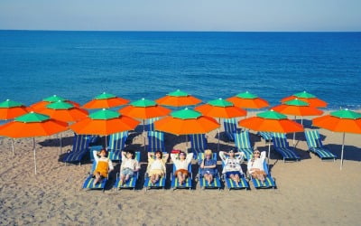 방탄소년단·콜드플레이 'My Universe', 美 빌보드 '글로벌' 차트 26주 연속 상위권