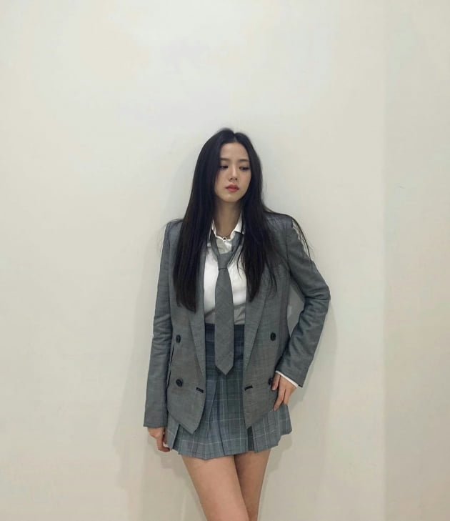 블랙핑크 지수, 교복 모델로 딱인 여돌 1위 등극