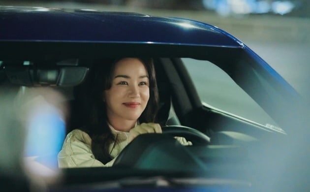 엄정화, 5년만 컴백…무대 퀸 아닌 만인의 첫사랑('우리들의 블루스')