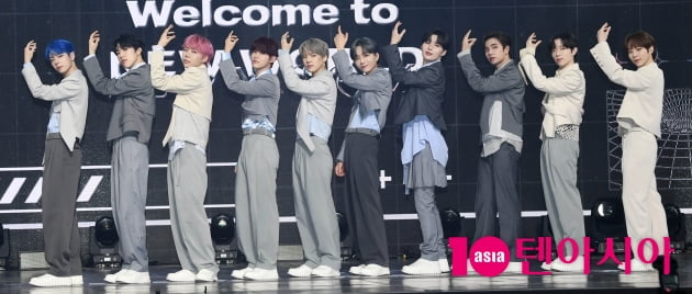 [TEN 포토] 나인아이 '떨리는 데뷔무대'