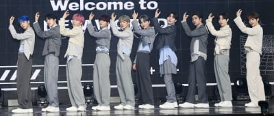 [TEN 포토] 나인아이 '떨리는 데뷔무대'