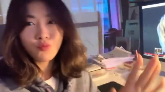 하지원, 오랜만에 인사드려요...가만히 있어도 미모가 반짝[TEN★]