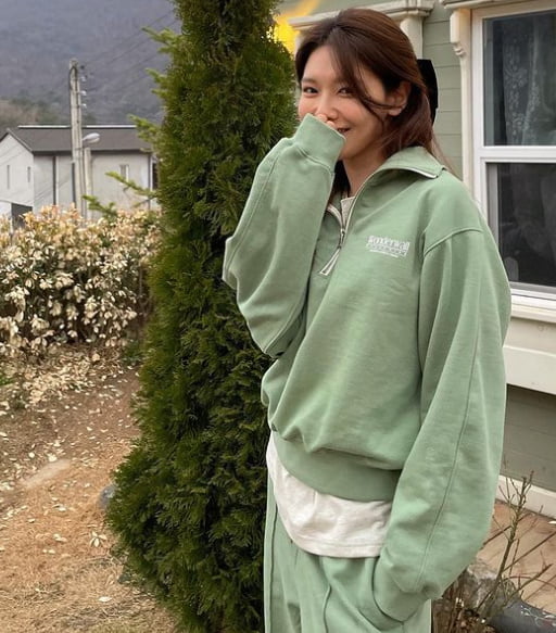 최수영, 앞에 '♥' 정경호 있나…한껏 사랑스러운 매력 [TEN★]