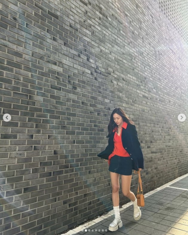 크리스탈(정수정), 초미니+극세사 각선미...강렬한 레드[TEN★]