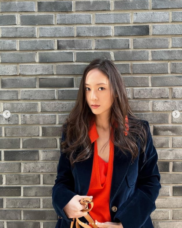크리스탈(정수정), 초미니+극세사 각선미...강렬한 레드[TEN★]