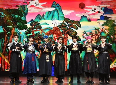 [종합] "한복은 한국의 것"…킹덤, 멋과 개념 다 잡은 '승천'