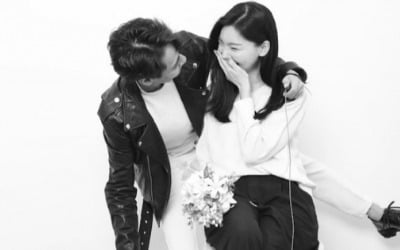 윤남기♥이다은, 꽃까지 손에 드니 세미 웨딩화보…둘 사이 거리는 제로[TEN★]