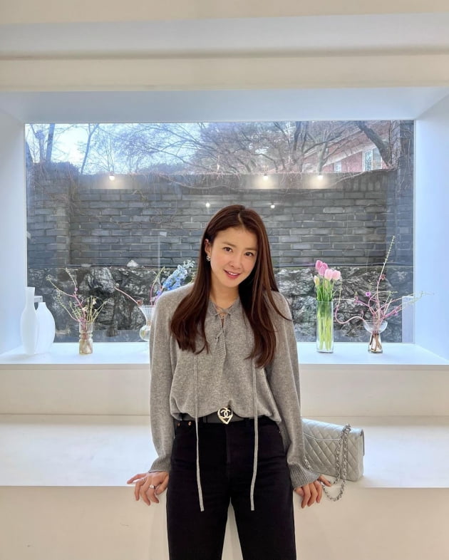 '♥9살 연상 사업가' 이시영, 오늘 콘셉트는 '인간샤X'…하트 벨트에 가방까지 [TEN★]