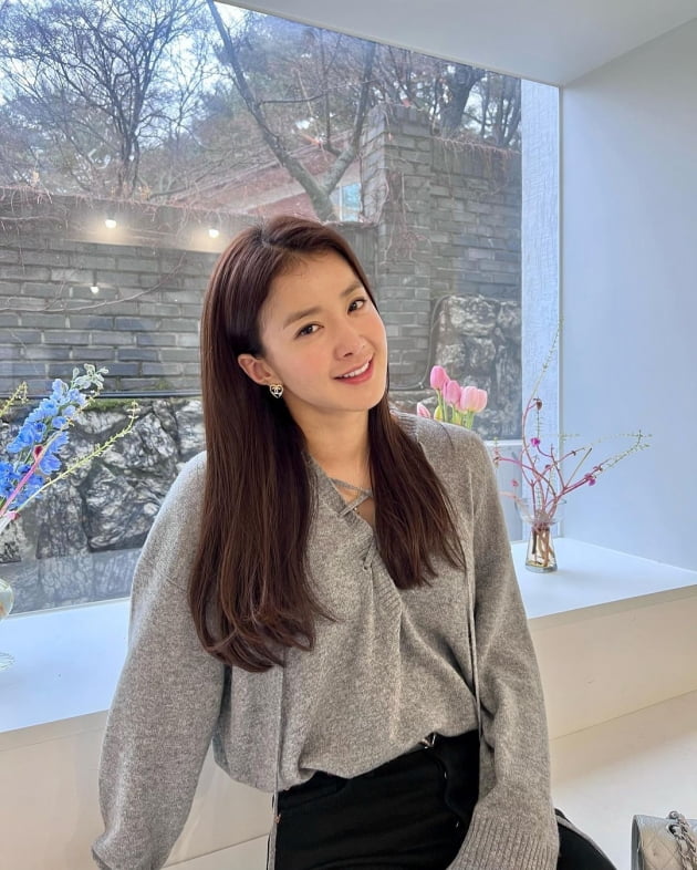 '♥9살 연상 사업가' 이시영, 오늘 콘셉트는 '인간샤X'…하트 벨트에 가방까지 [TEN★]
