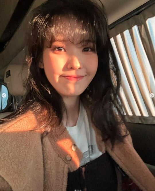 (사진=아이유 SNS)