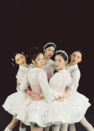 레드벨벳, 하프 밀리언셀러 이어 가온 앨범 차트 1위