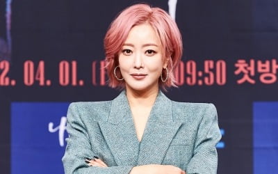 [TEN피플] 김희선, 이름값 증명했다…'단발+탈색' 이유 있는 파격 변신