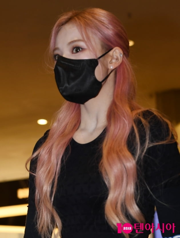 [TEN 포토] 엔믹스 지니 '시선 사로잡는 오렌지헤어'
