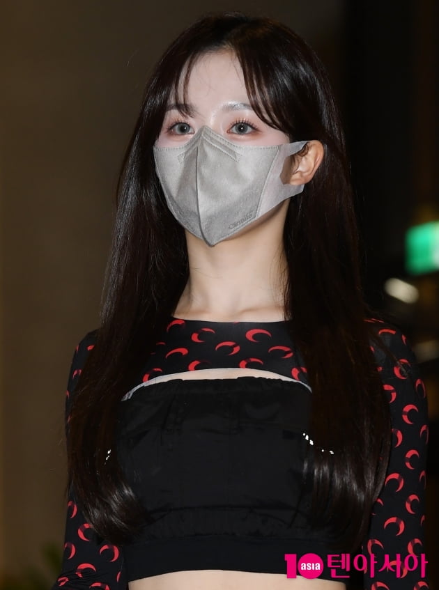 [TEN 포토] 엔믹스 해원 '인형이랑 붕어빵'