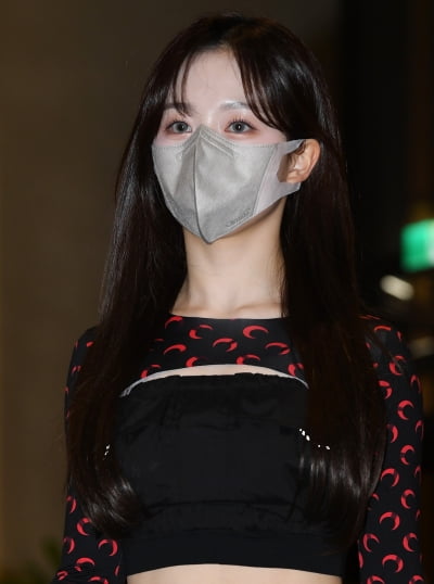 [TEN 포토] 엔믹스 해원 '인형이랑 붕어빵'