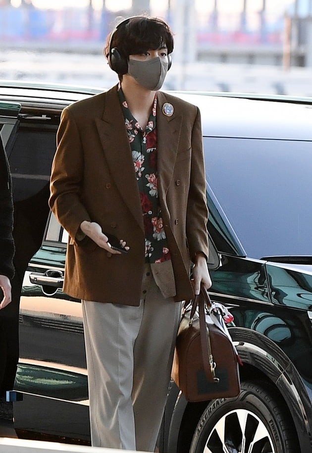 방탄소년단 뷔의 완벽한 스타일…글로벌이 주목하는 패션