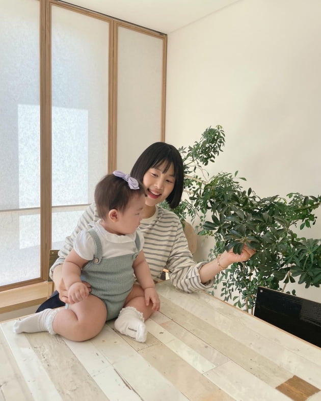 "엄청나게 자랐네"…'검사♥' 한지혜, 10개월 딸 있는데 20대 미모 '러블리 칼단발' [TEN★]