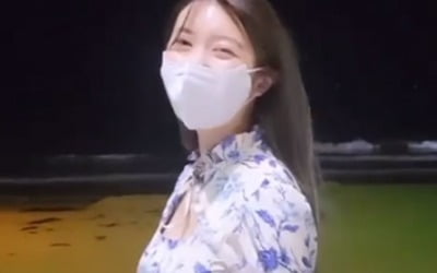 아야네, 전속 사진사 '♥이지훈' 덕분에 "난리나는 나"…밤바다 워킹→360도 턴 [TEN★]
