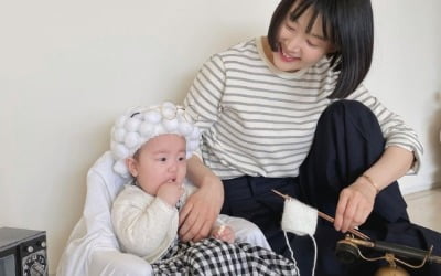 "뜨개질보단 뻥튀기"…'검사♥' 한지혜, 먹성 좋은 10개월 딸에 감출수 없는 미소 [TEN★]