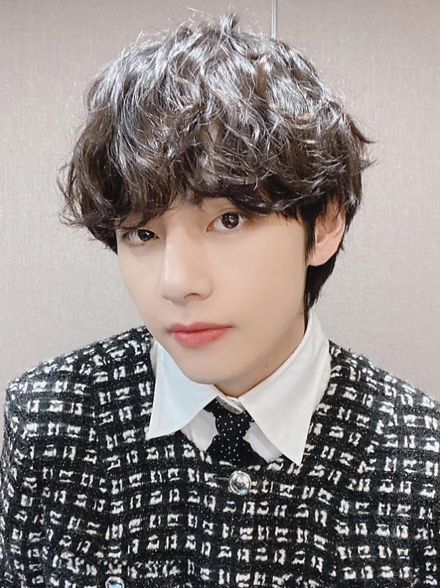 방탄소년단 뷔, 亞 셀럽 최초 인스타그램 '1800만 좋아요' 4개 돌파…메가 인플루언서