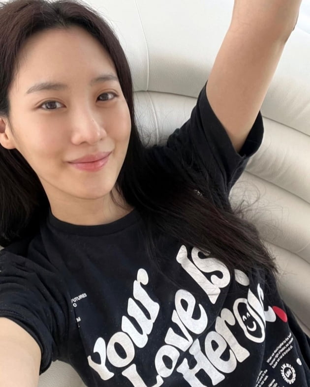 '재미교포♥' 수현, 3살 애기 엄마의 민낯…도자기 피부+청초 매력 [TEN★]