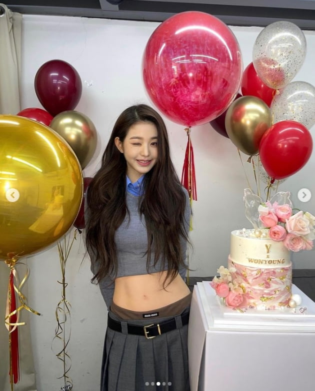 아이브 장원영, 속옷 과감히 드러낸 스타일링...예쁨 주의보[TEN★]
