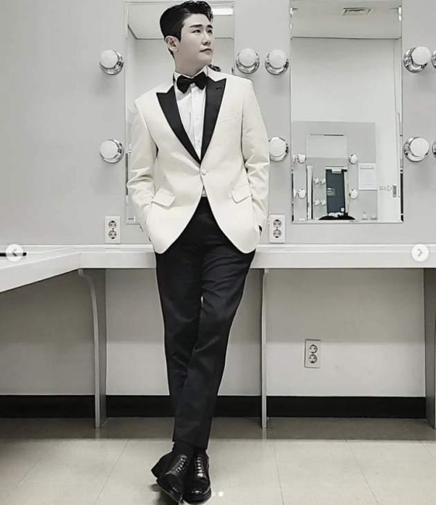 영탁, 수트핏에 심쿵..."감사 또 감사"[TEN★]