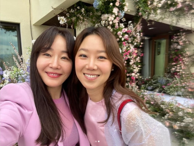 현빈x손예진 결혼식에서 부캐 받던 날 '캐빈오♥' 공효진의 행복한 미소 [TEN★]