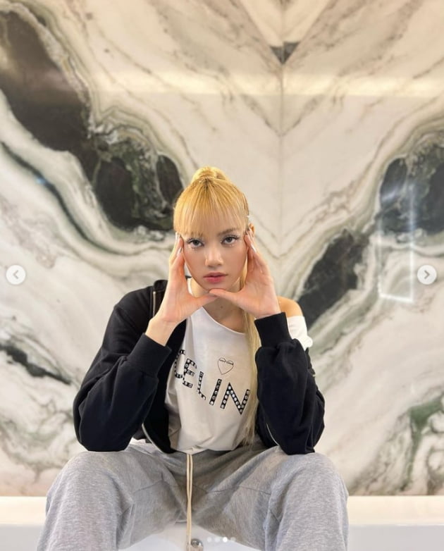 블랙핑크 리사, 어둠을 밝히는 미모...예쁘단 말로 부족해[TEN★]