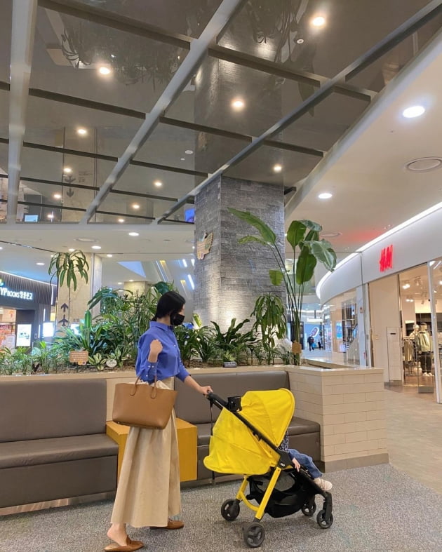 "꽉 채웠던 주말" 이다은♥윤남기 딸, 아빠에게 안겨 어리광…단란한 세 식구 [TEN★]