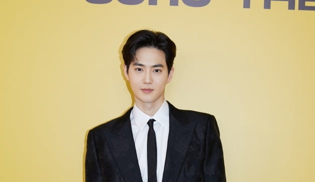 [종합] 엑소 수호, 데뷔 10주년에 진정성 담았다…새로운 시작 'Grey Suit'