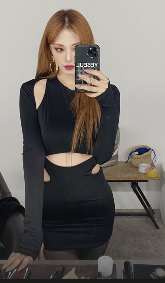 '10살 연하♥' 한예슬, 야한 옷도 섹시하게 소화…뱃살이 하나도 없네 [TEN★]