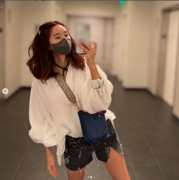 'LA 한량언니' 윤현숙, 군살없는 완벽몸매...각선미도 걸그룹 시절 그대로[TEN★]