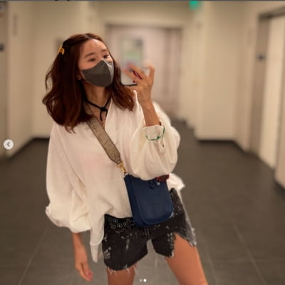 'LA 한량언니' 윤현숙, 군살없는 완벽몸매...각선미도 걸그룹 시절 그대로[TEN★]