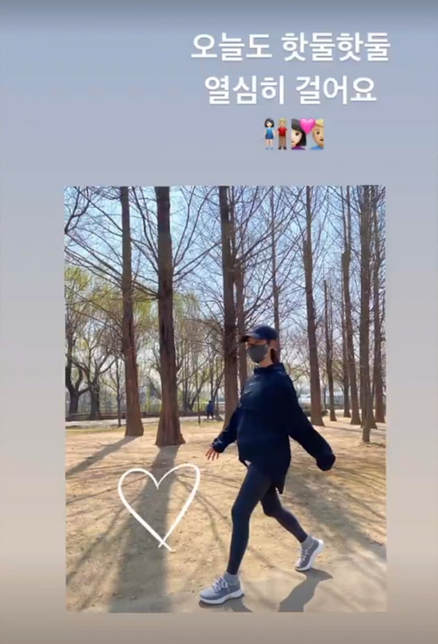 진태현, '임신' ♥박시은 위한 밀착 외조…산책 함께 "베이비 엄마 돼가네요" [TEN★]