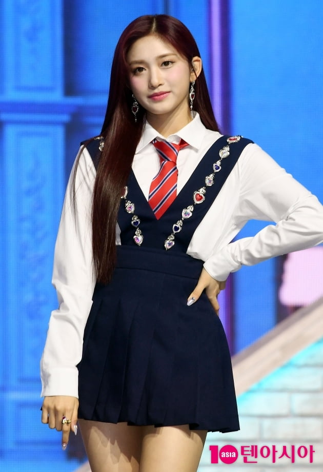 [TEN 포토] 아이브 이서 '막내의 귀여운 눈빛'