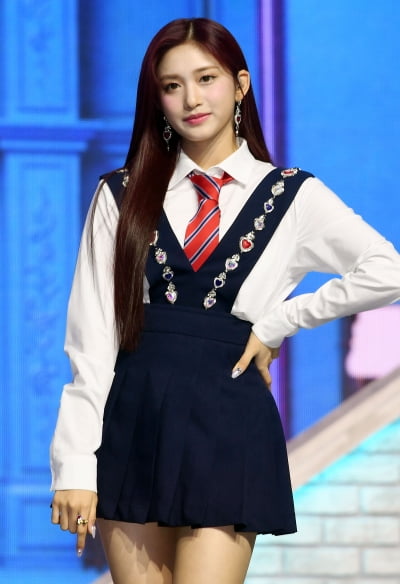 [TEN 포토] 아이브 이서 '막내의 귀여운 눈빛'