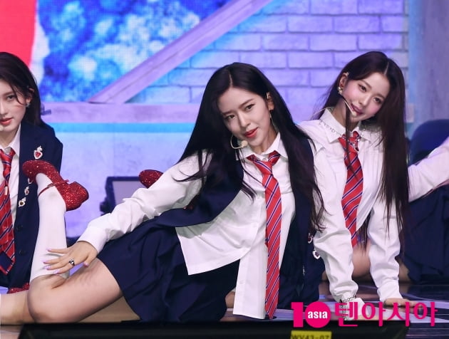 [TEN 포토] 아이브 유진-원영 '이쁜애 옆에 또 이쁜애'