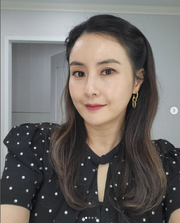 '이혼 절차' 최정윤, 풀세팅으로 화려한 외출...역시 중앙대 여신[TEN★]