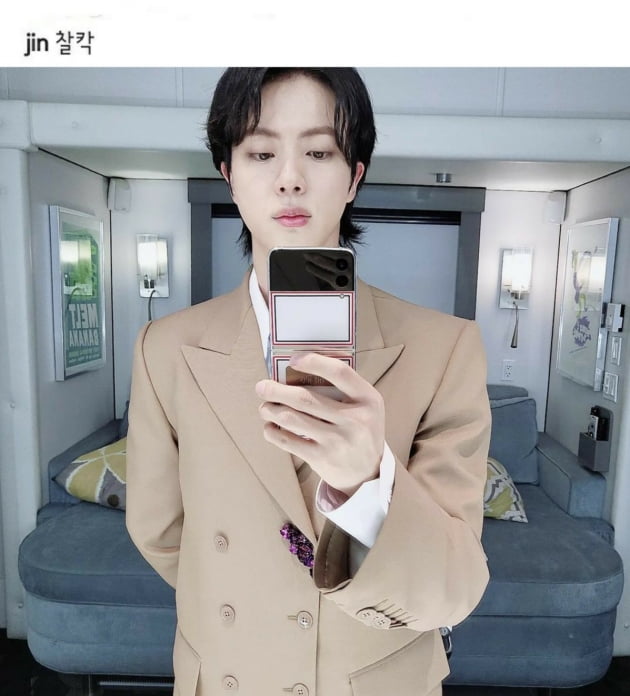 팬 사랑 '찰칵' 방탄소년단 진, 담백한 애정과 배려 가득 "진짜 안아파요"