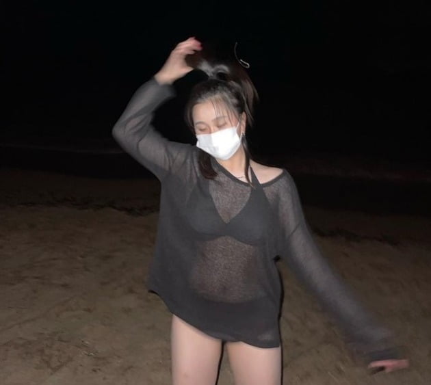 안정환♥이혜원 딸 리원, 제주 밤바다서 여유…시스루+비키니로 뽐낸 반전 핫보디[TEN★]