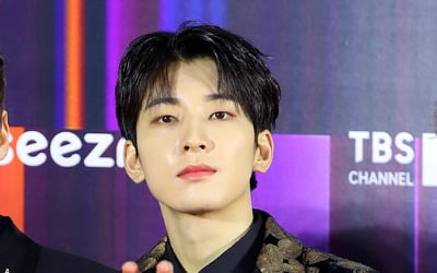 [전문] 세븐틴 원우 모친상…빈소 지키는 중