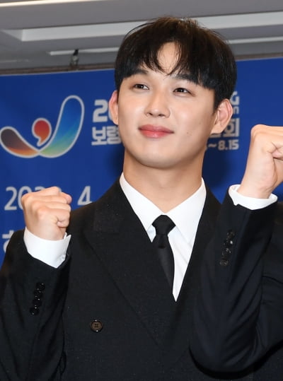 [TEN 포토] 비투비 임현식 '흐믓한 파이팅!'