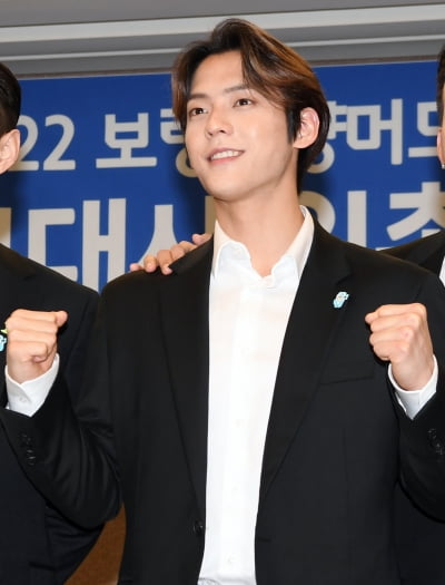 [TEN 포토] 비투비 이민혁 '설레이는 꽃미소'
